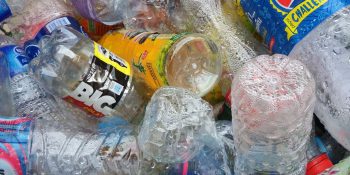Genialny pomysł Polaków na wykorzystanie starych opakowań plastikowych!